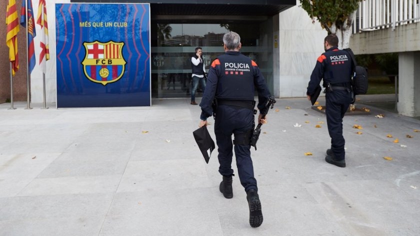 Икономическа полиция влезе в офисите на ФК Барселона, арестуваха Бартомеу